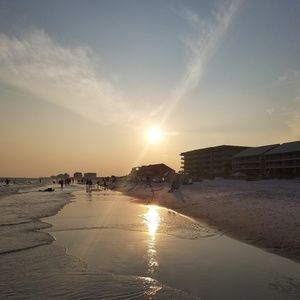 Meet your Posher, Dequila